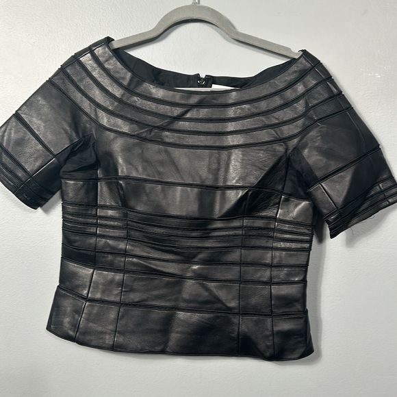 J. Mendel Black Faux Leather w/ Seamed Cut-outs SS Cropped Blouse/Top, Size US 8 - Picture 4 of 11